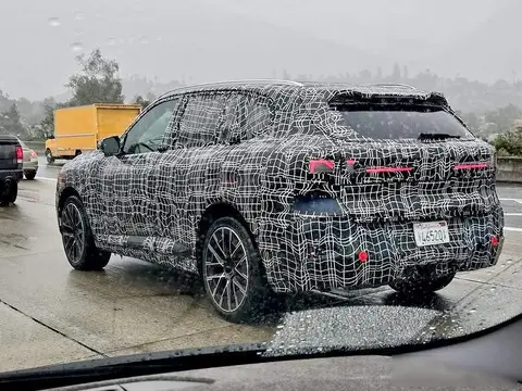 燃油车还在造,宝马X5悄悄路测,门把手改得像飞机翅膀